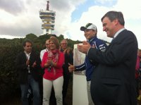 Lorenzo inaugura la curva que lleva su nombre