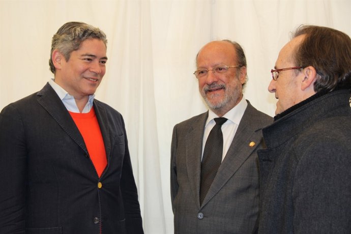 Boris Izaguirre, junto al alcalde de Valladolid y Alfonso Domingo