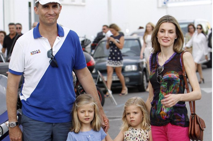 Príncipes de Asturias con sus hijas
