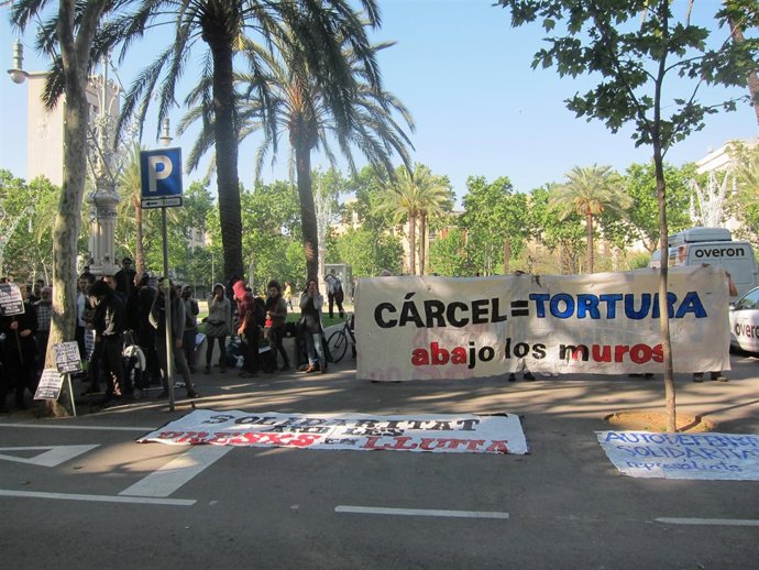Manifestación antes del juicio a funcionarios de Quatre Camins