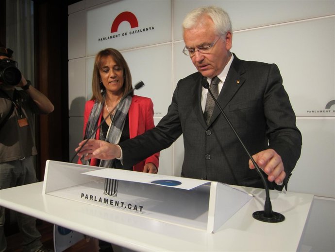 El conseller F.Mascarell y Ester Franquesa