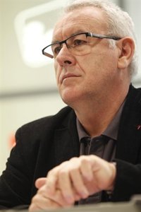 Lara acusa a los asesores del Rey de querer "lavarle la imagen" y cree que el monarca no quiere abdicar