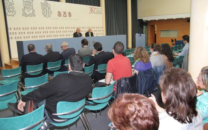 Cotino y Juliá inauguran la Jornada del Curso de Derecho Parlamentario