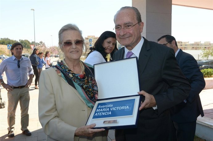 De la torre con María Victoria Atencia poetisa, escritora,calle                 
