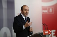 Rubalcaba dice que el Rey "nunca" le ha "concretado" su intención de propiciar un gran acuerdo nacional 