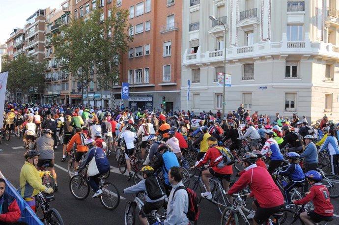 Fiesta De La Bicicleta En Madrid