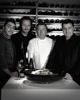 Los hermanos Roca del Celler de Can Roca y el director artístico de 'El Somni'