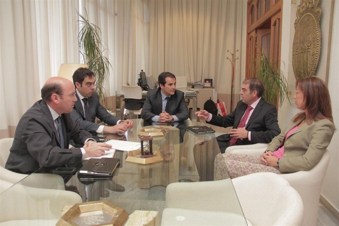 Un momento de la reunión en Alcaldía