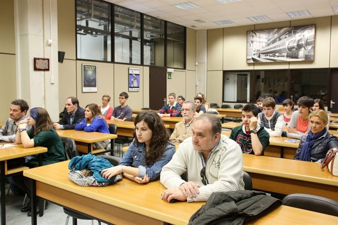 Jornada en la UPNA sobre Ingeniería en Tecnologías de Telecomunicación