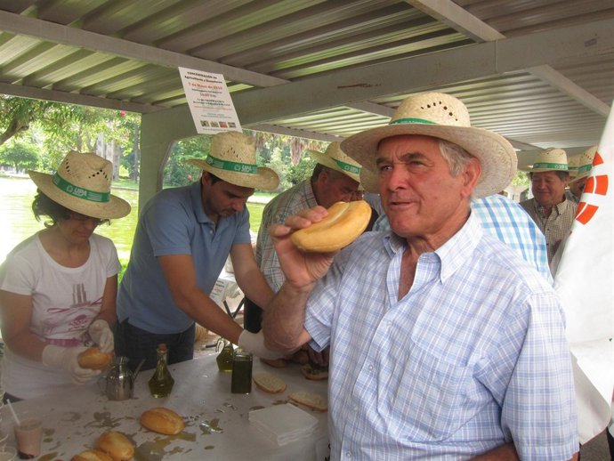 Desayuno en la protesta de UPA