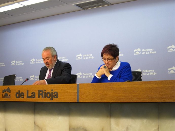 El consejero de Salud, José Ignacio Nieto, y la directora general de SS, Corral