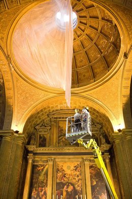 Retirada de la malla de seguridad en la Iglesia de la Anunciación de Sevilla