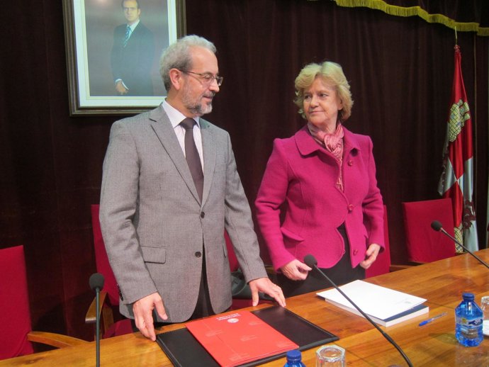 Soledad Becerril junto al rector de la USAL, Daniel H. Ruipérez