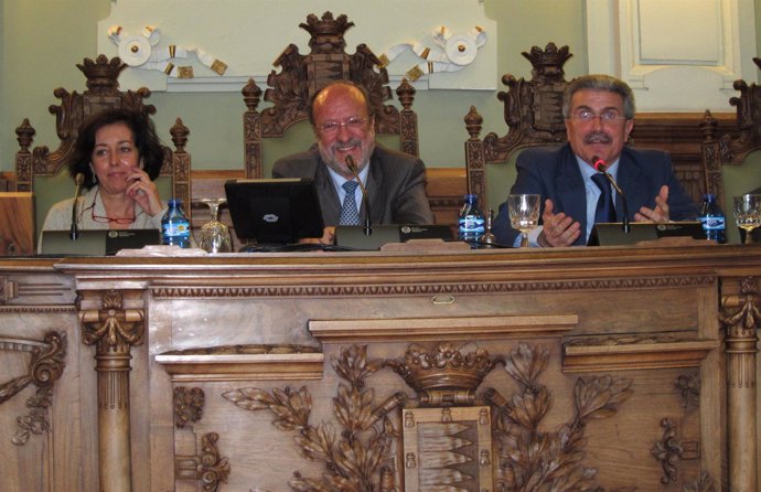Imagen de archivo. Mesa presidencial del Pleno del Ayuntamiento de Valladolid