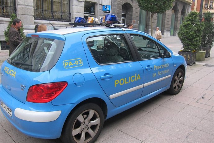 Coche de la Unidad de Policía Adscrita