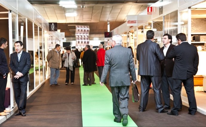 RNE emite dos programas desde la Feria del Mueble Yecla para todo el país