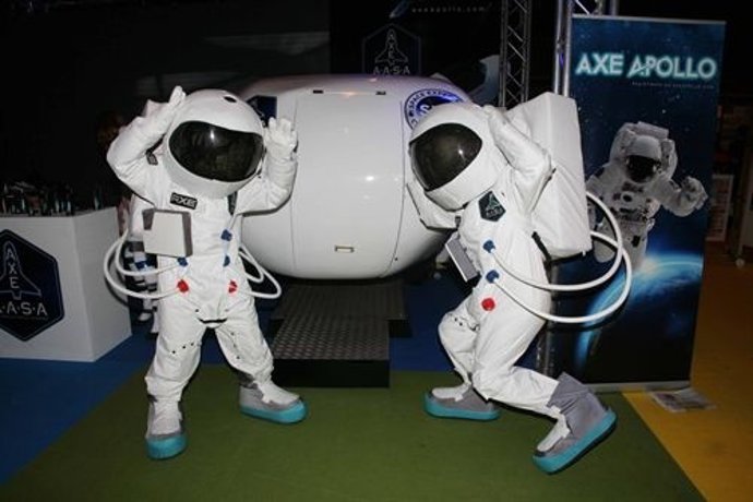 Turista espacial.- Axe Apollo