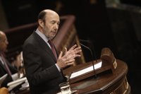 Rubalcaba pide a Rajoy que derogue el decreto sanitario para evitar casos como la muerte del senagalés en Mallorca