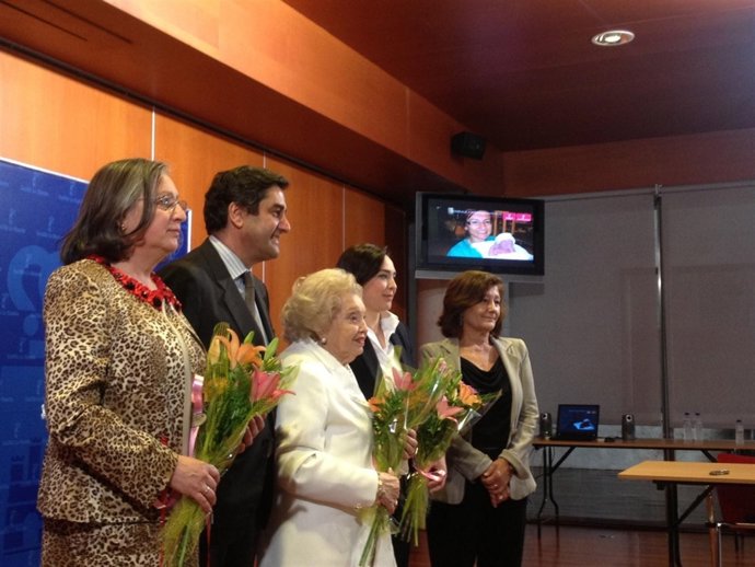 Echániz en el acto con matronas