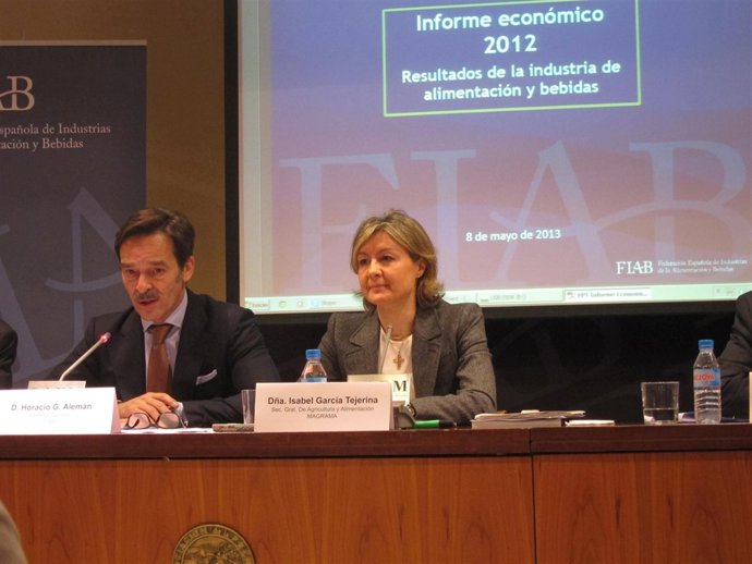 Horacio G.Alemán (FIAB) e Isabel García Tejerina (Magrama) 