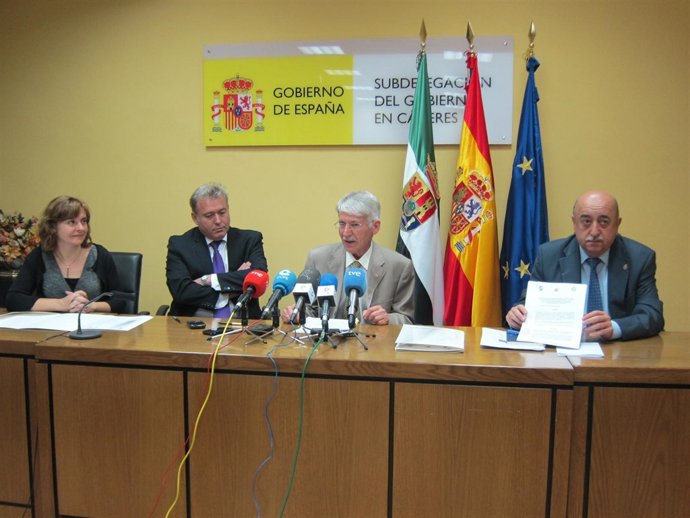Firma Del Convenio Entre Instituciones Penitenciarias Y Colegio Abogados Cáceres