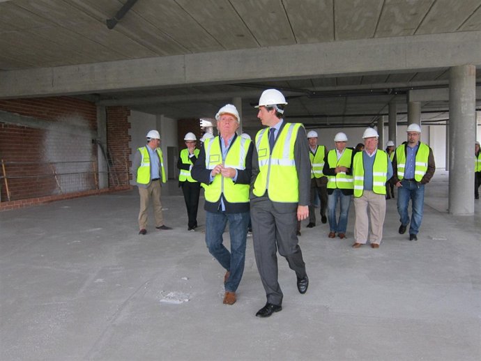 Visita a las obras del centro deportivo de Nueva Montaña