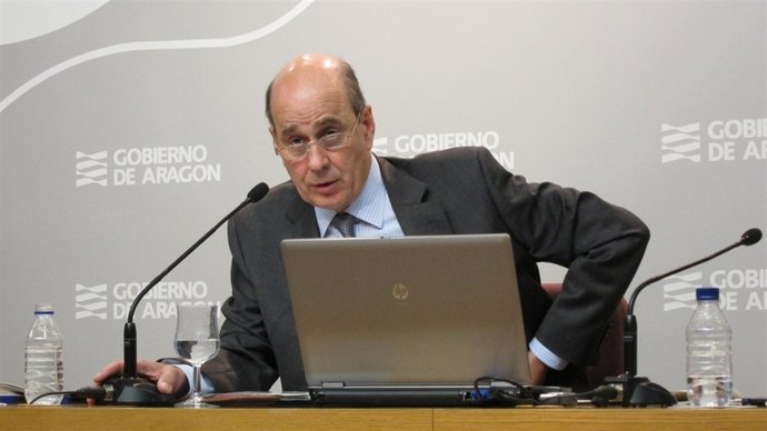 El consejero aragonés de Obras Públicas, Rafael Fernández de Alarcón