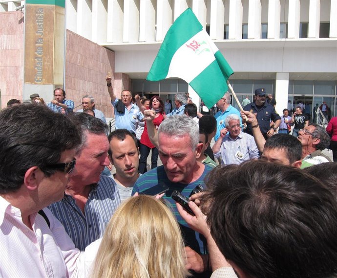 Diego Cañamero a la salida de un juicio del SAT en Málaga