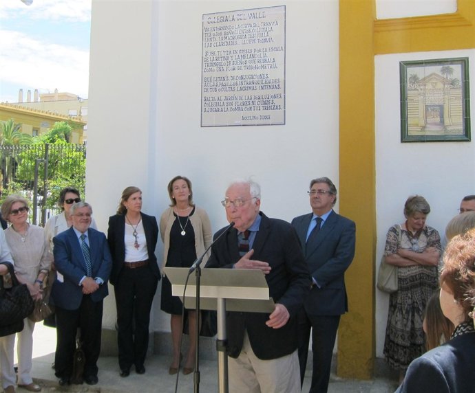 El escritor Aquilino Duque durante el homenaje