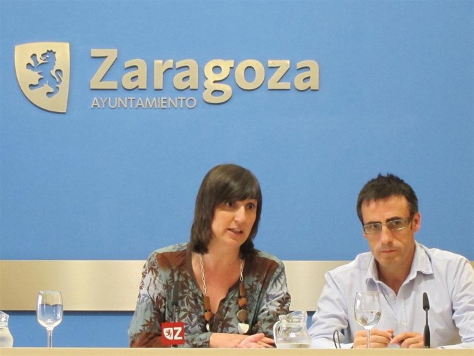 La consejera municipal Lola Ranera y el director de TIC, Ricardo Cavero