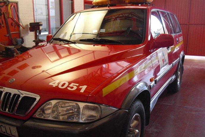 La DPZ entrega un nuevo todoterreno a los bomberos voluntarios de Brea