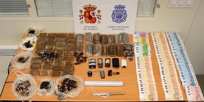 Droga y material incautado