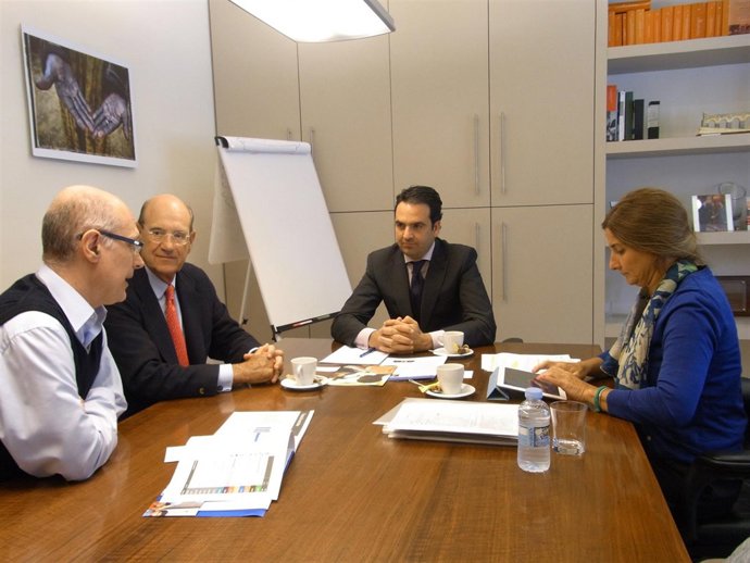 De izda. A dcha.: Carbonero, Canalejo, el consejero Alli y López durante la