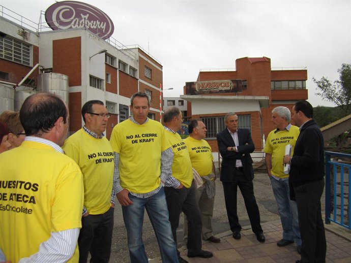 Javier Sada y trabajadores de Mondelez