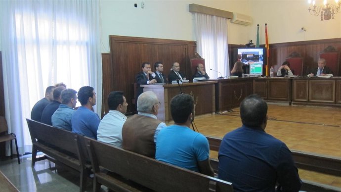 Imagen del juicio en Huelva contra narcos y dos guardias civiles.