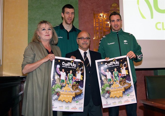 La directora de la Obra Social de Unicaja y el presidente del Unicaja