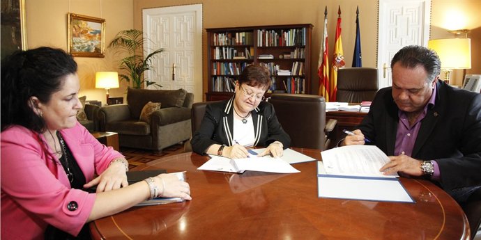 Firma del convenio entre el MARQ y la Fapa Gabriel Miró