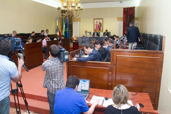 Imagen del pleno de mayo de la Diputación de Huelva.