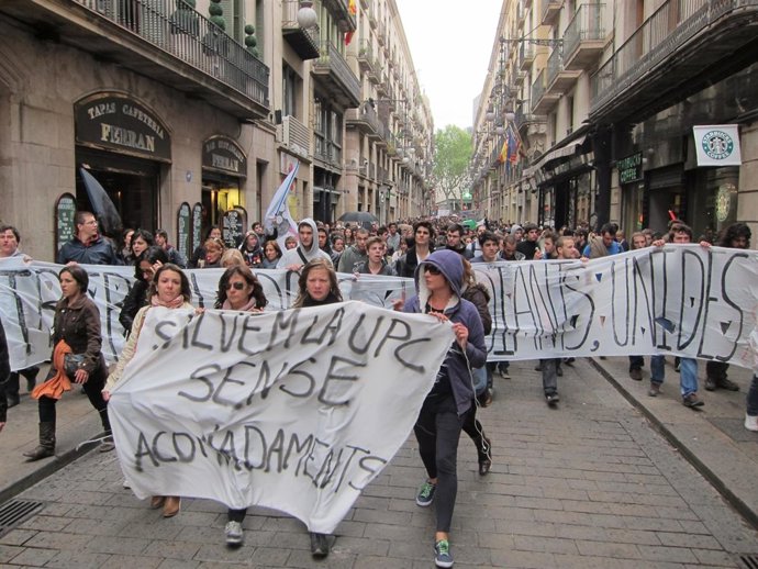 Manifestación de estudiantes e interinos de la UPC