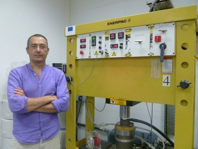 Investigador de la UHU. 