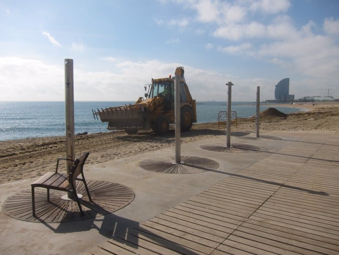 Duchas en las playas / litoral de Barcelona