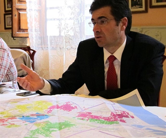 José Miguel García (Jazztel) muestra el plan de expansión en Valencia.