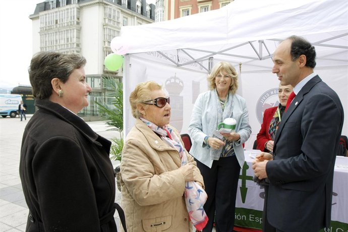 El presidente de Cantabria, Ignacio Diego, en los actos del Día del Cáncer 