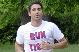 Miguel Ángel Silvestre footing