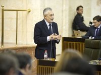 Griñán afirma que las medidas de su Gobierno son "atrevidas" porque no ocultan que hay exclusión social ni pobreza