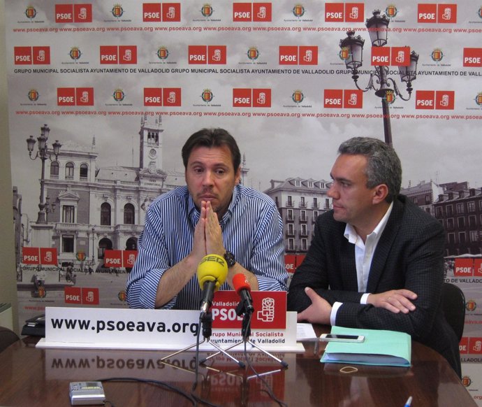 Los concejales del PSOE en Valladolid Óscar Puente y Javier Izquierdo