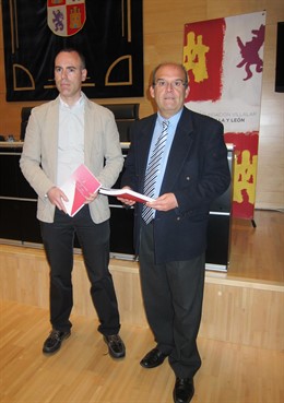 Mariano González Clavero (izq.) yA ntonio Calonge presentan la obra