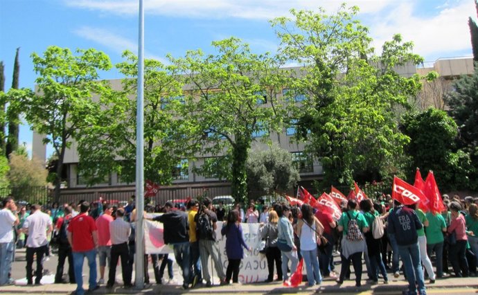 Concentración de Toledo 9M huelga estudiantes