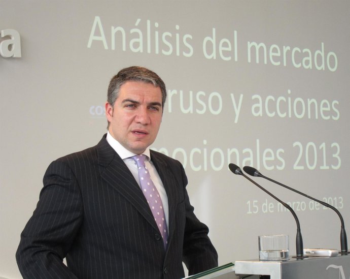 El presidente del Patronato de Turismo y de la Diputación, Elías Bendodo