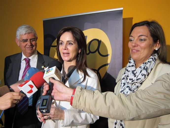 Godofredo García, Silvia Clemente y Milagros Marcos.